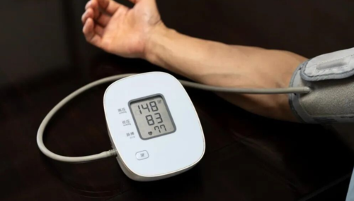 不必过度焦虑,老年人舒张压略高,说明动脉弹性还可以