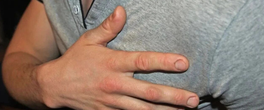 55岁男子反复胸闷，按冠心病救治无效？竟是甲状旁腺术后“低钙”作祟