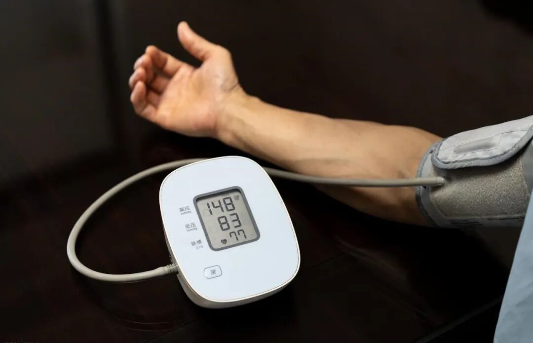 不必过度焦虑,老年人舒张压略高,说明动脉弹性还可以