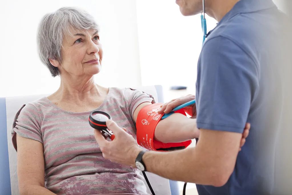高血压患者，出现了夜间血压升高和夜尿增多，要怎么办？