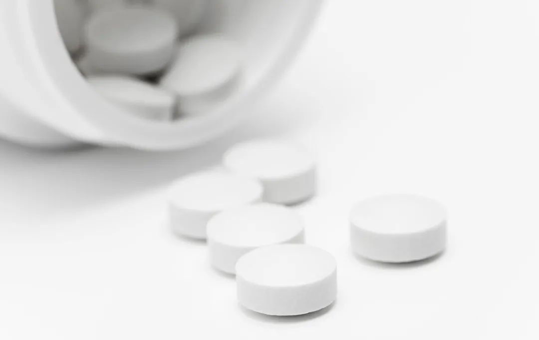 服用阿司匹林担心副作用，吃半个月停半个月，能预防脑梗复发吗？